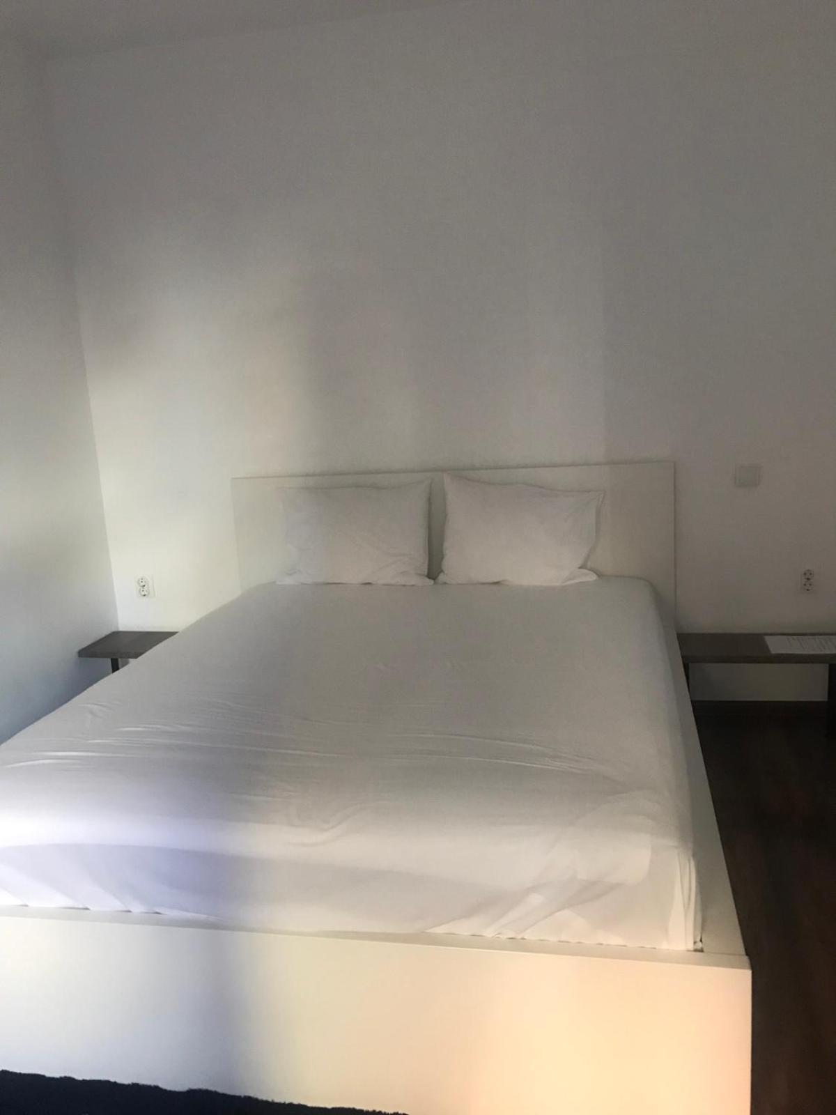 Lilia 3 Self-Check In Apartment With Hot Water Despite Prevention In The Neighborhood, Food And Drink Shop Open Until 10 Pm And Free Parking Area Next Ot 24 Hours Food And Drink Shop And Free Parking Area Sofia Zewnętrze zdjęcie