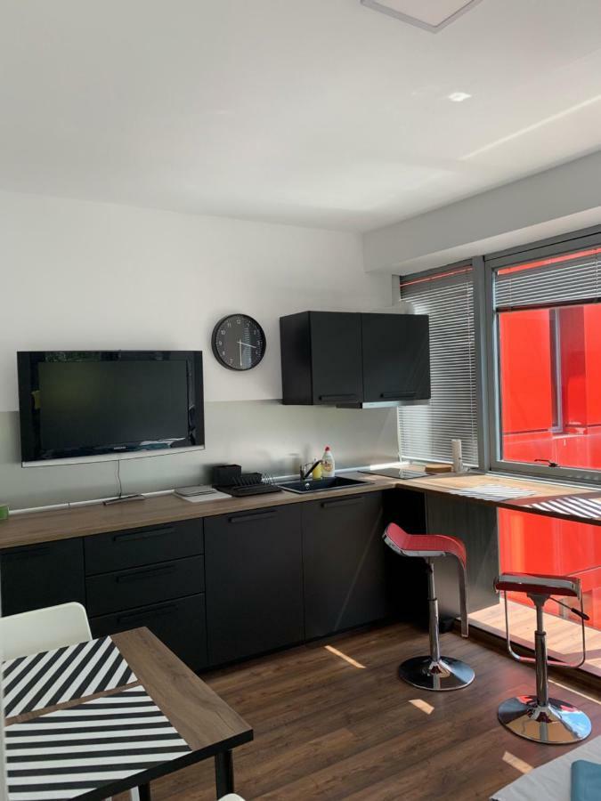 Lilia 3 Self-Check In Apartment With Hot Water Despite Prevention In The Neighborhood, Food And Drink Shop Open Until 10 Pm And Free Parking Area Next Ot 24 Hours Food And Drink Shop And Free Parking Area Sofia Zewnętrze zdjęcie